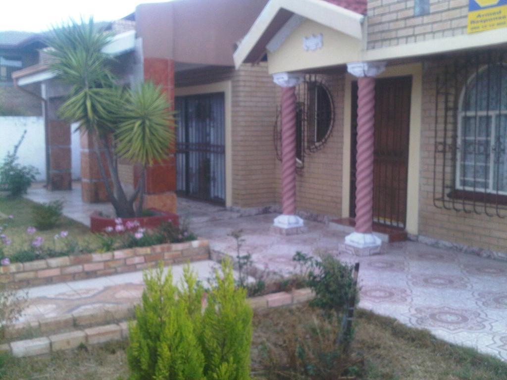 Guest House Macauly Joanesburgo Exterior foto